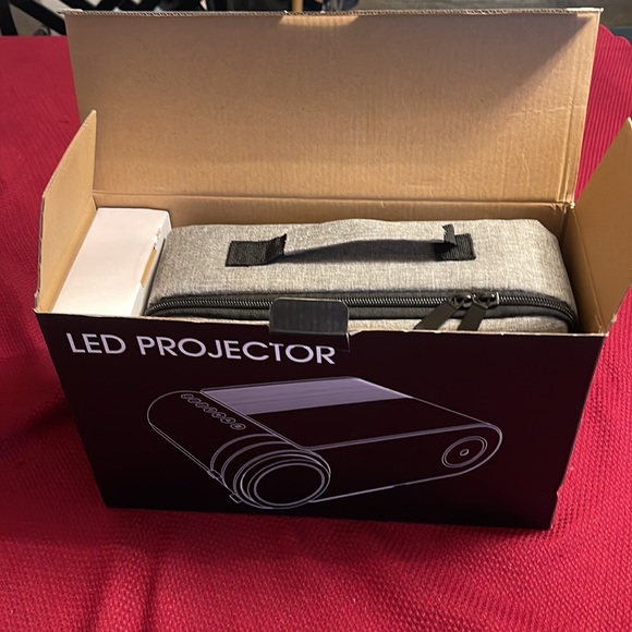 GooDee Mini Home Theater Projector 7500L  w/ case, cords & remote - Picture 12 of 12